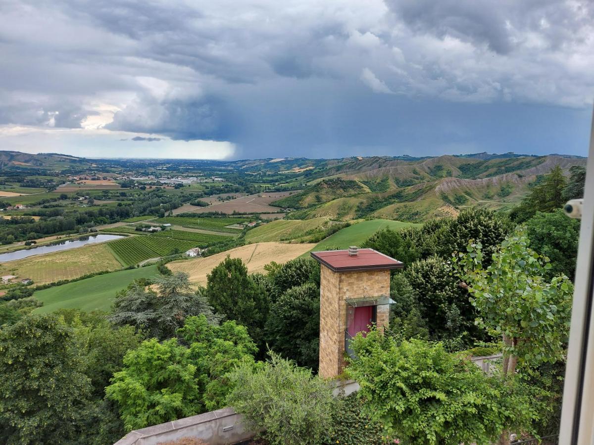Bella Vista Apartman Tossignano Kültér fotó